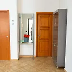 - A 100 Mt Dal Porto Ла-Калетта