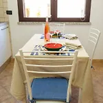 - A 100 Mt Dal Porto Ла-Калетта