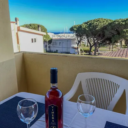 - A 100 Mt Dal Porto Apartment