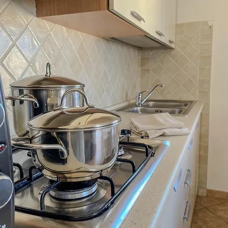 - A 100 Mt Dal Porto Apartment *