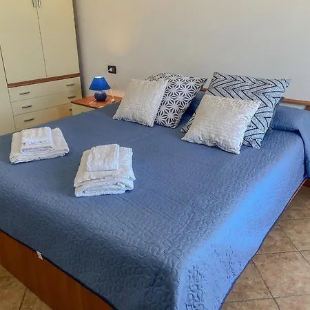 - A 100 Mt Dal Porto Apartment La Caletta