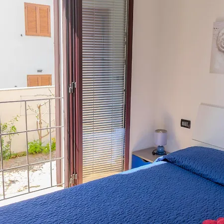 - A 100 Mt Dal Porto * La Caletta