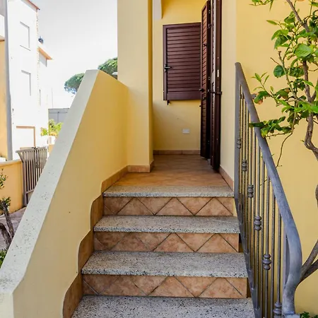 - A 100 Mt Dal Porto Apartment La Caletta