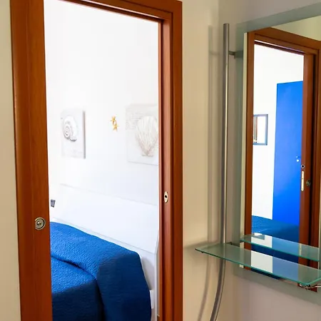 - A 100 Mt Dal Porto Apartment La Caletta