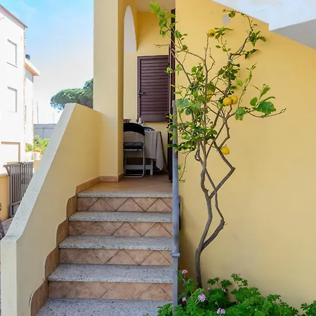 - A 100 Mt Dal Porto Apartment *
