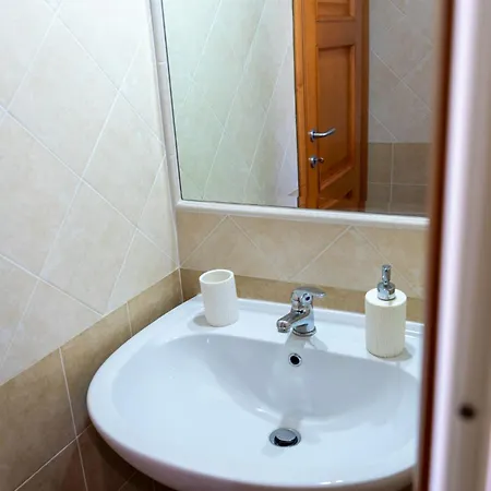- A 100 Mt Dal Porto Apartment La Caletta